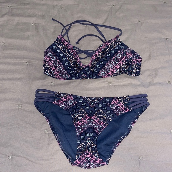 Bathing suit - Picture 1 of 4